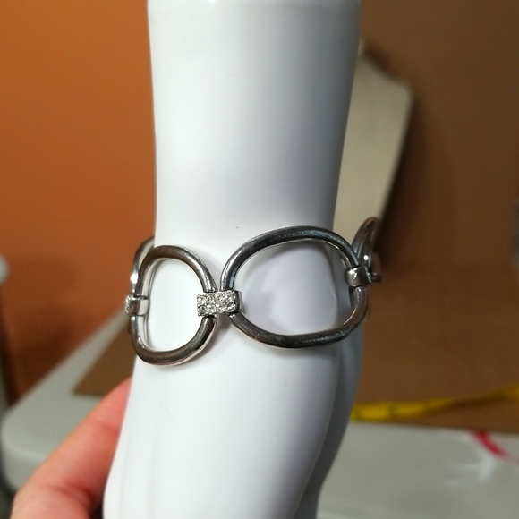 5/$25🌴Silver Colored Hardware Links with Swarovski Crystal Bracelet - Picture 3 of 4